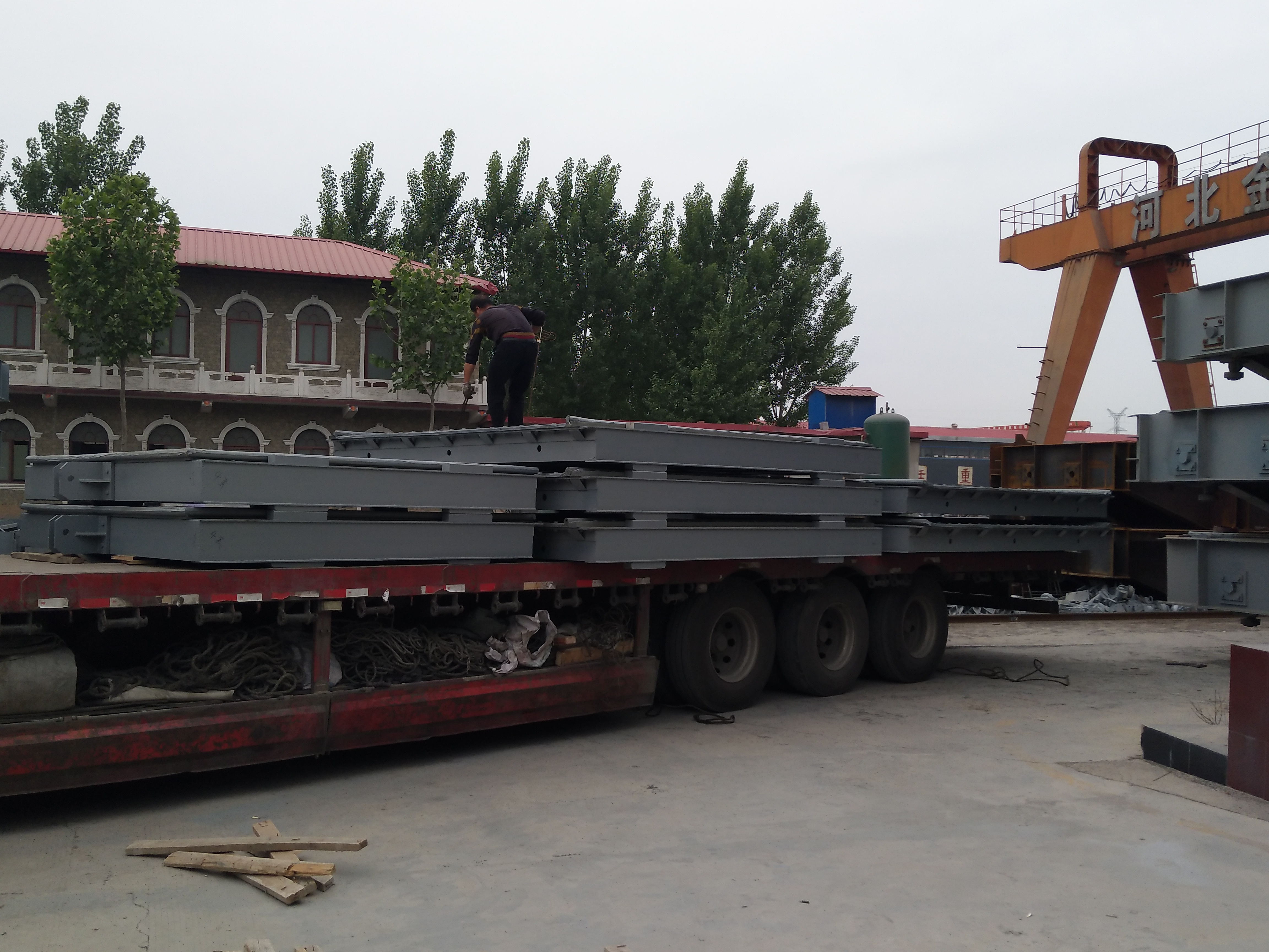 װ������