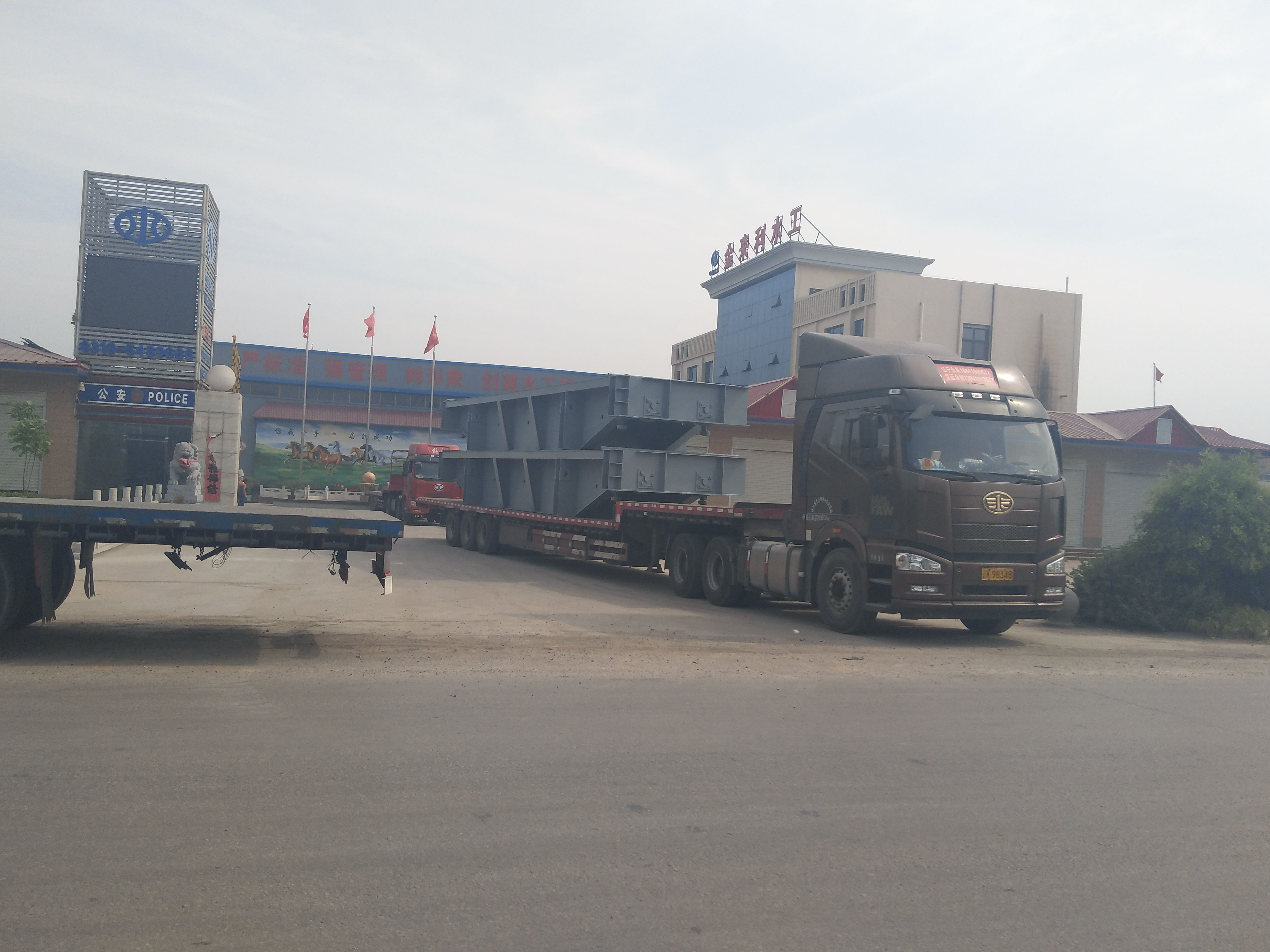 װ������